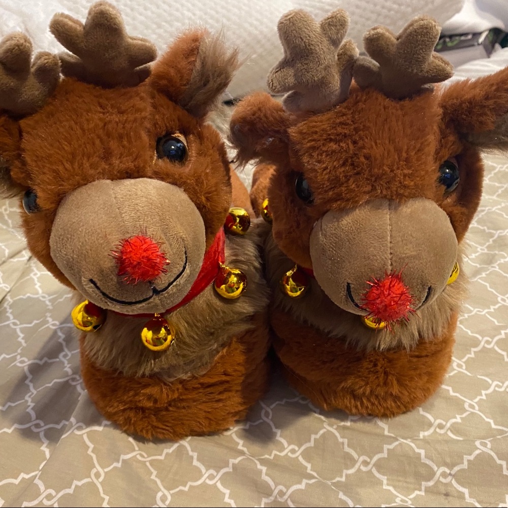 Super cute reindeer slipper